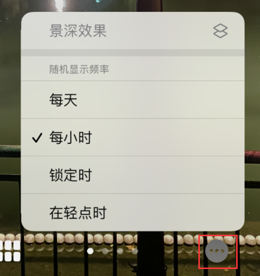 西湖苹果手机维修分享iOS 16 小技巧：锁定屏幕支持随机切换指定照片 