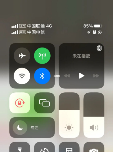 西湖苹果手机维修分享iPhone双卡信号解决办法 